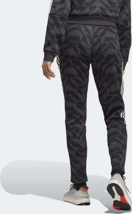 adidas Tiro Suit Up Lifestyle Trainingshose lang carbon/white (Damen)