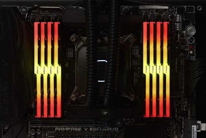 G.Skill Trident Z RGB UDIMM 32GB Kit, DDR4-3200, CL16-18-18-38