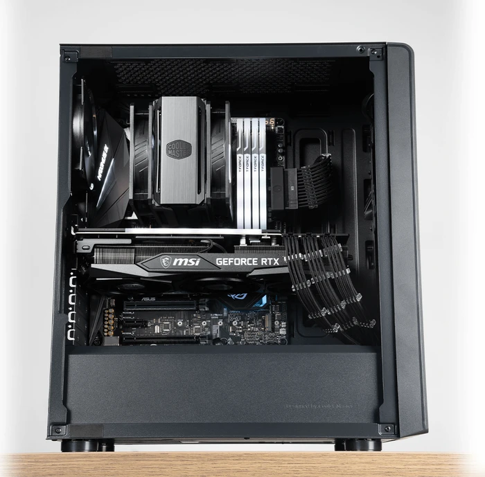 Cooler Master Elite 500 schwarz, Glasfenster