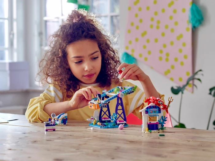 LEGO Friends - Schaukel mit Looping im Vergnügungspark