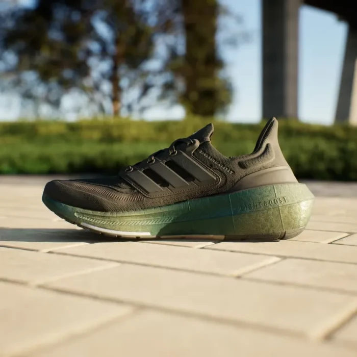 adidas Ultraboost Light core black/carbon/cloud white