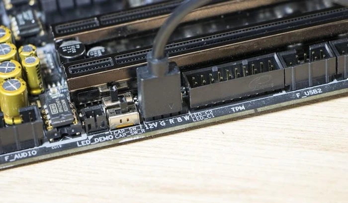 Cooler Master 4-Pin RGB Splitter Kabel, schwarz