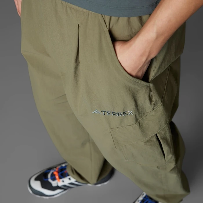 adidas Terrex Xploric Cargo Hose lang olive strata (Herren)