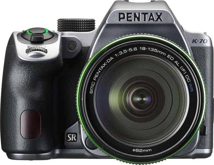 Pentax K-70 silber mit Objektiv smc DA 18-135mm 3.5-5.6 ED AL IF DC WR