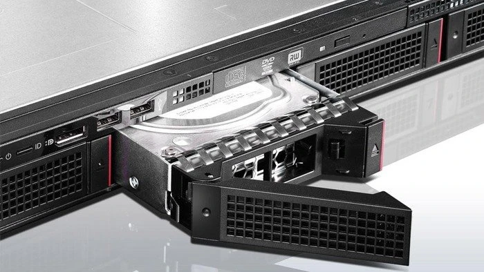 Lenovo ThinkServer RD550, Xeon E5-2620 v3, 8GB RAM, 1HE