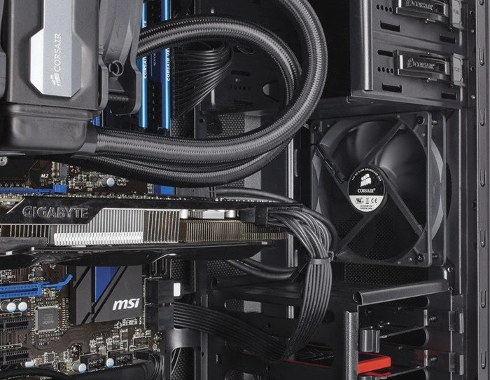 Corsair Carbide Series 100R Silent Edition, schallgedämmt