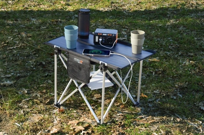 Technaxx TX-251 Faltbarer 20 Watt Solar Campingtisch schwarz