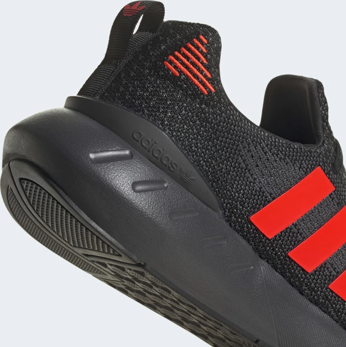 adidas Swift Run 22 core black/solar red/grey five