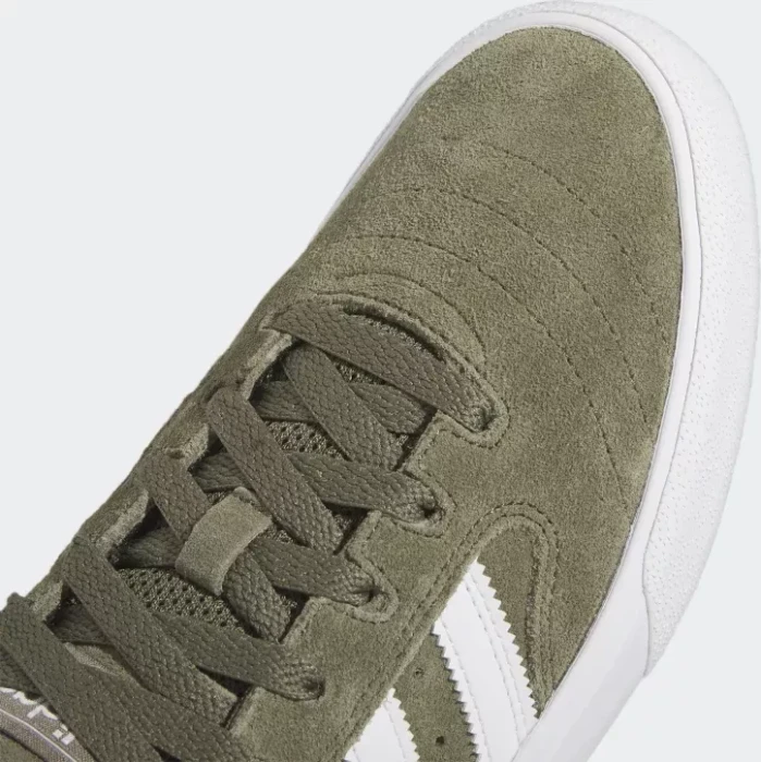 adidas Busenitz Vulc II olive strata/cloud white/gold metallic (Herren)
