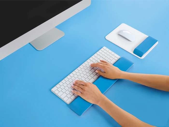 Leitz Ergo WOW höhenverstellbare Handgelenkauflage für Tastatur, blau/weiß
