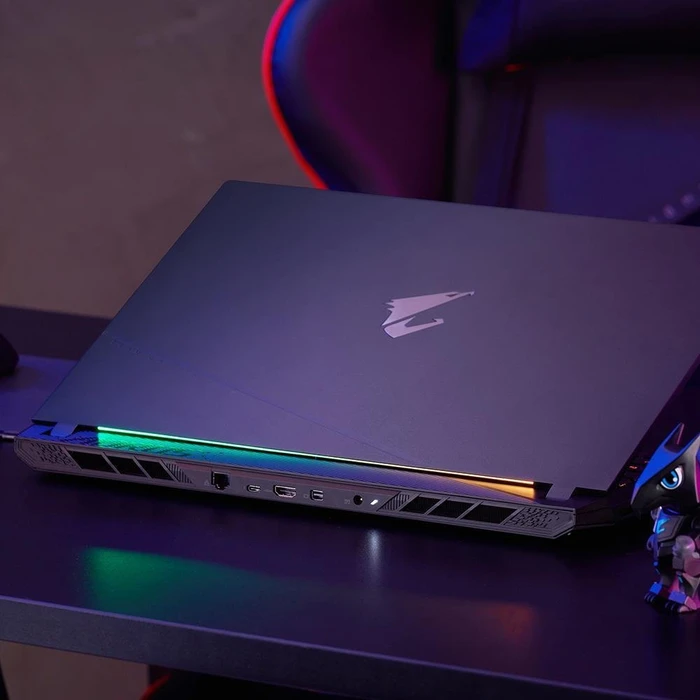 GIGABYTE AORUS 17, Core i7-13620H, 16GB RAM, 1TB SSD, GeForce RTX 4070, DE