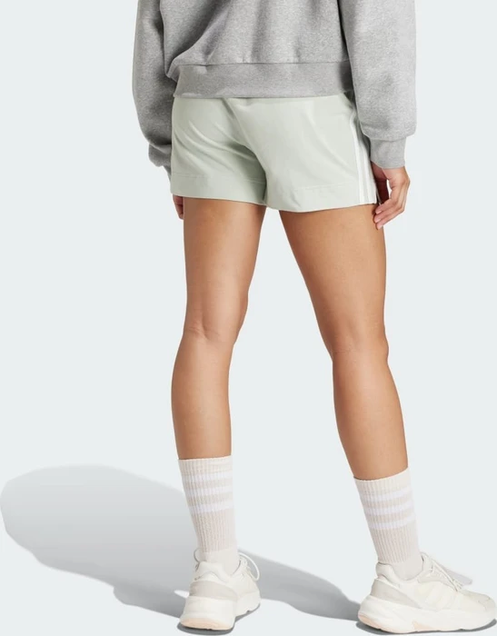 adidas Essentials Slim 3-Streifen Shorts linen green (Damen)