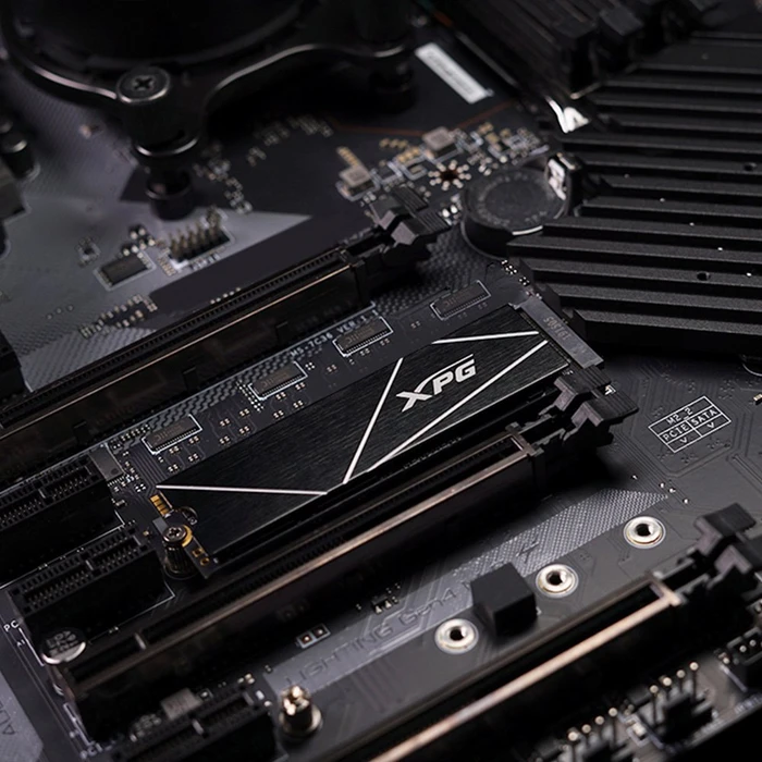 ADATA XPG Gammix S70 Blade 8TB, M.2 2280 / M-Key / PCIe 4.0 x4, Kühlkörper