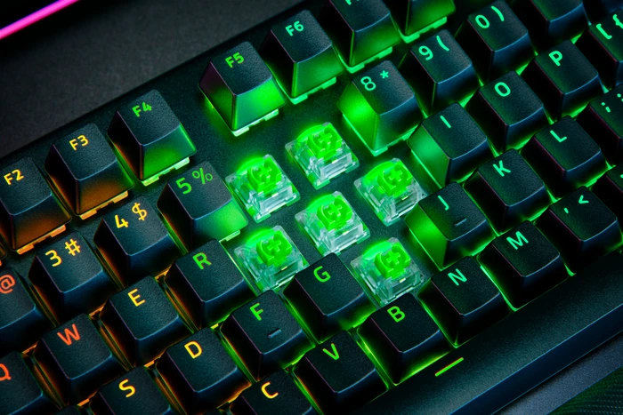 Razer BlackWidow V4 Pro, Razer GREEN Clicky Gen-3, USB, US