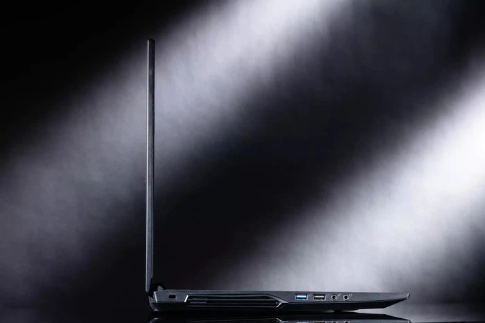 Nexoc G1743, Core i7-9750H, 16GB RAM, 500GB SSD, GeForce GTX 1660 Ti, DE
