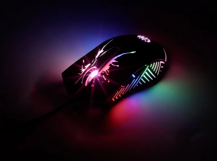 Manhattan RGB Gaming-Maus, 7 Tasten, 7200dpi, schwarz, USB