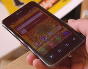 LG Optimus Speed P990 mit Branding