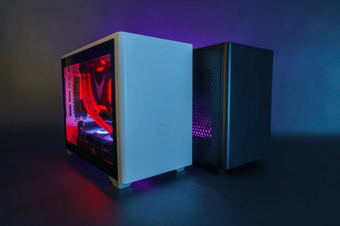 Cooler Master MasterBox NR200P, schwarz, Glasfenster, Mini-ITX