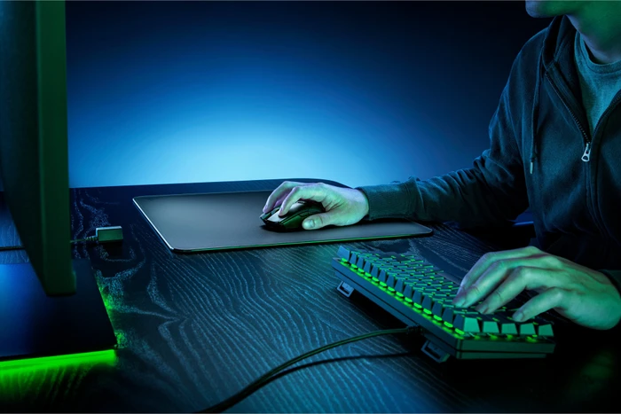 Razer Atlas Gaming-Mauspad aus gehärtetem Glas, 450x400mm, schwarz