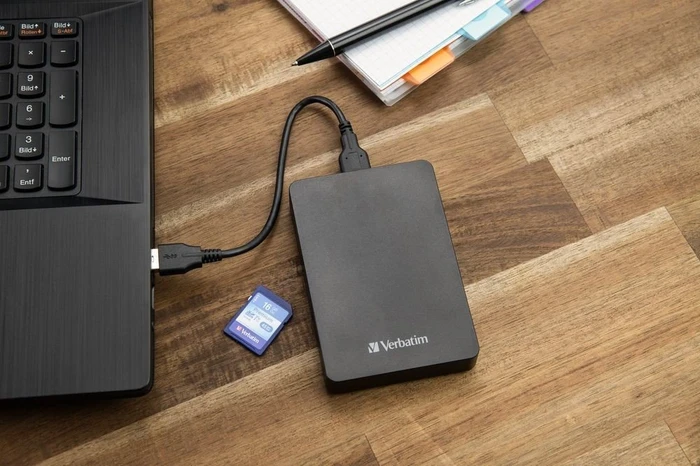 Verbatim Store 'n' Go Portable HDD 1TB mit SD-Kartenleser + 16GB SD-Karte, USB 3.0