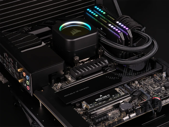 Corsair Force Series MP600 Core XT 2TB, M.2 2280 / M-Key / PCIe 4.0 x4, Kühlkörper