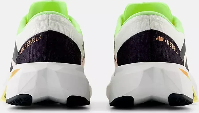 New Balance FuelCell Rebel v4 white/bleached lime glo/hot mango (Damen)