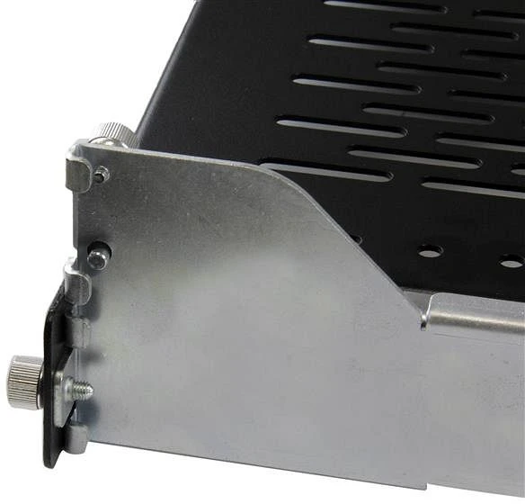 StarTech ausziehbarer belüfteter Fachboden mit Kabelführung bis 56.7kg, 702mm Einbautiefe, 2HE