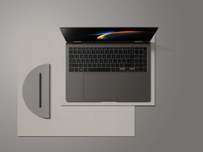 Samsung Galaxy Book3 Pro 360, beige, Core i7-1360P, 16GB RAM, 1TB SSD, DE