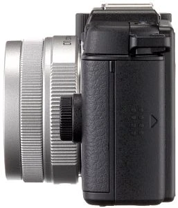 Pentax Q schwarz mit Objektiv Q 01 Standard Prime 8.5mm 1.9 AL und Q 02 Standard Zoom 5-15mm 2.8-4.5 AL