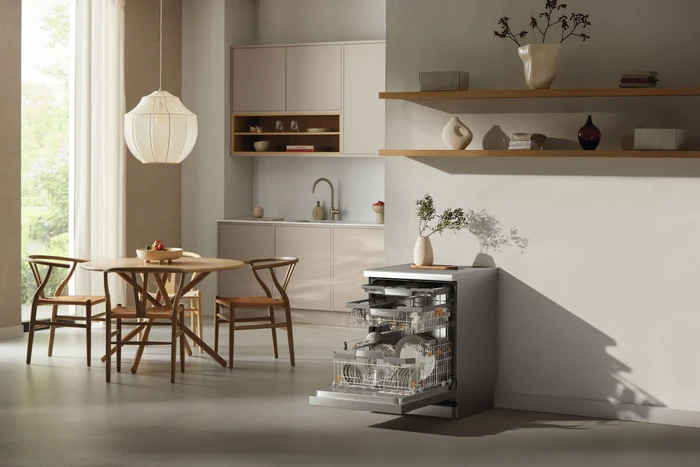 Miele G 7233 SC Front E CleanSteel
