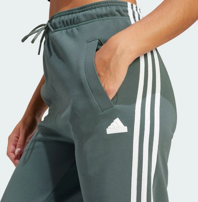 adidas Future Icons 3-Streifen Open Hem Trainingshose lang legend ivy (Damen)