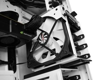 NZXT Phantom 410 weiß, Acrylfenster
