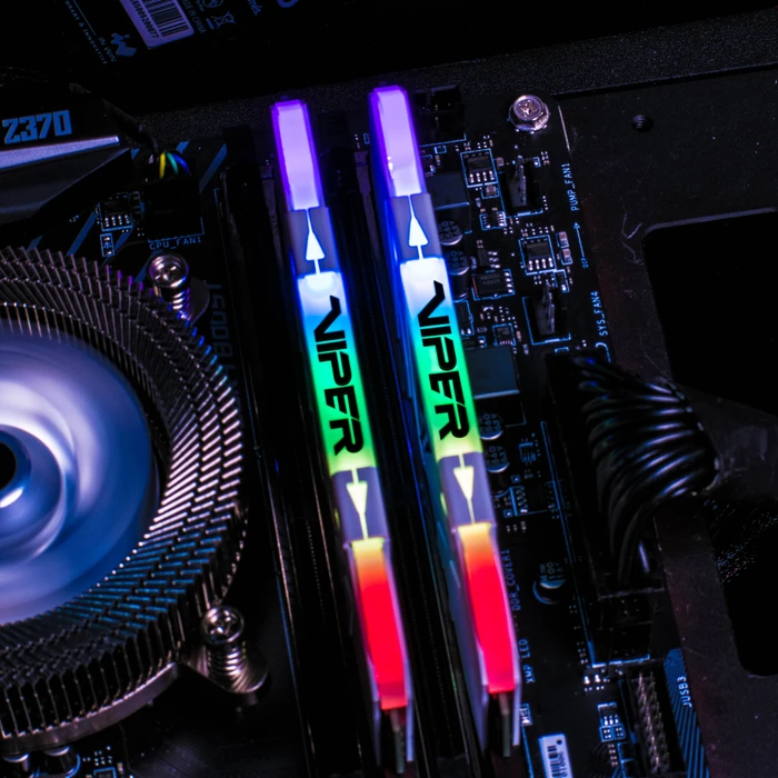 Patriot Viper RGB weiß UDIMM 16GB Kit, DDR4-2666, CL15-17-17-35, 1RX8