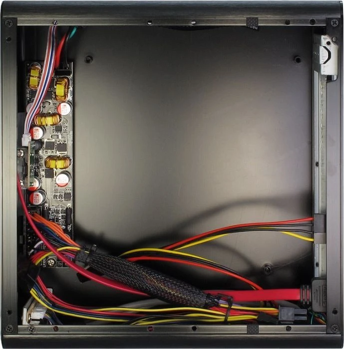 Inter-Tech Mini ITX E-i7 schwarz, 84W extern, Mini-ITX