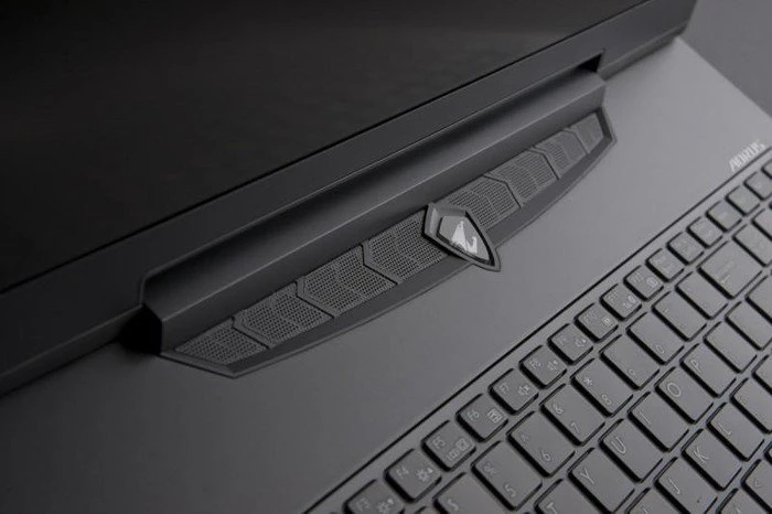 GIGABYTE AORUS X7 Pro v5, Core i7-6820HK, 8GB RAM, 512GB SSD, 1TB HDD, 2x GeForce GTX 970M, DE
