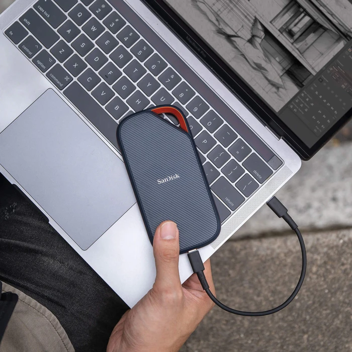 SanDisk Extreme PRO with USB4 Portable SSD, 2TB, USB4