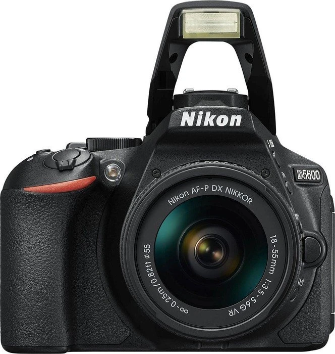 Nikon D5600 mit Objektiv AF-P DX 18-55mm 3.5-5.6 G VR und AF-P DX 70-300mm 4.5-6.3 G ED VR