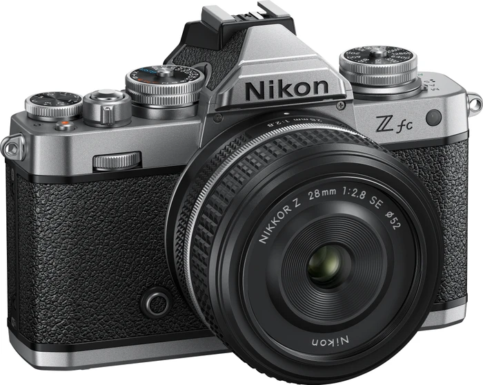 Nikon Z fc silber/schwarz mit Objektiv Z 28mm 2.8 SE