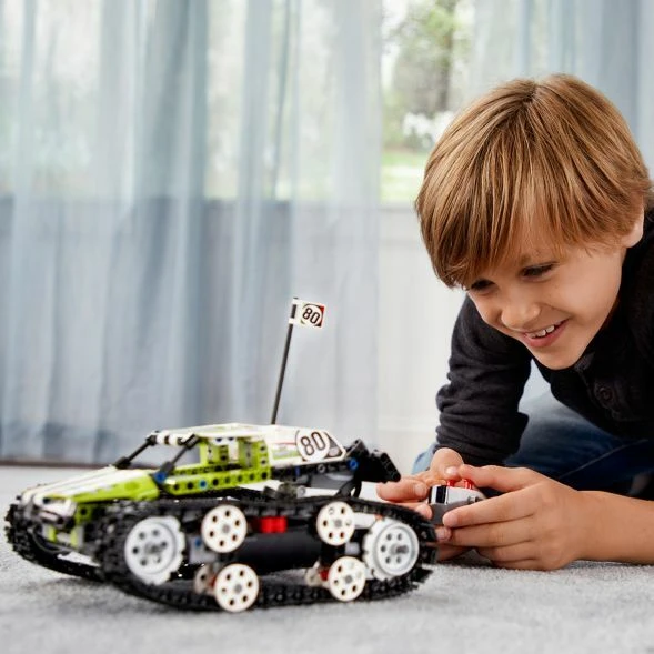 LEGO Technic - Ferngesteuerter Tracked Racer
