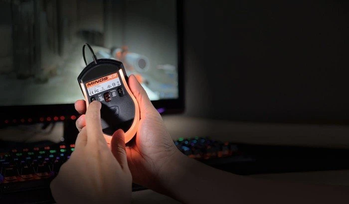 Cougar Minos X3, USB