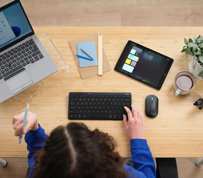 Trust Lyra Multi-Device Wireless Keyboard & Mouse Set, schwarz, USB/Bluetooth, DE