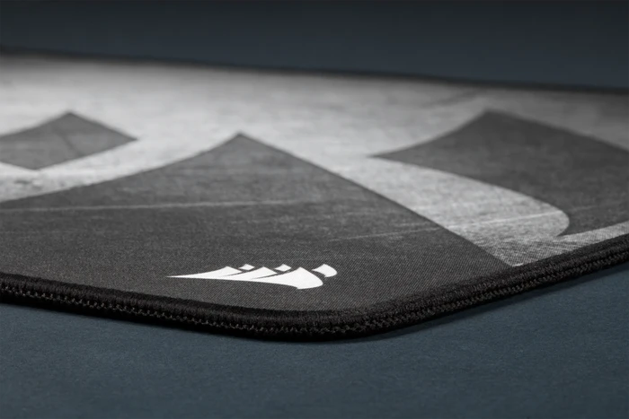 Corsair MM300 PRO Premium Spill-Proof Cloth Gaming Mouse Pad - Medium, schwarz/grau