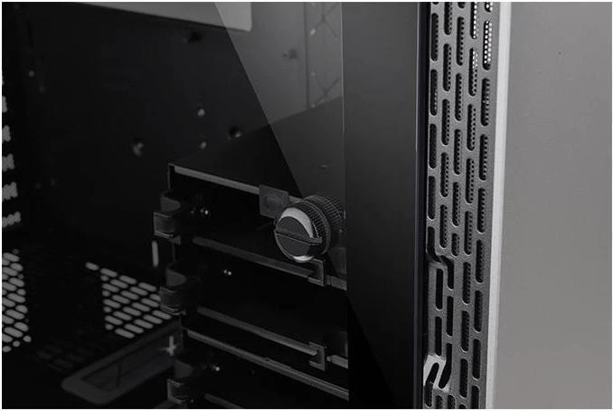 Thermaltake A500 Aluminium, Glasfenster
