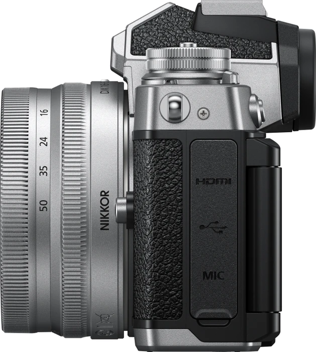 Nikon Z fc silber/schwarz mit Objektiv Z DX 16-50mm 3.5-6.3 VR
