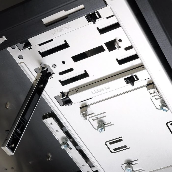 Lian Li PC-A79B schwarz, schallgedämmt