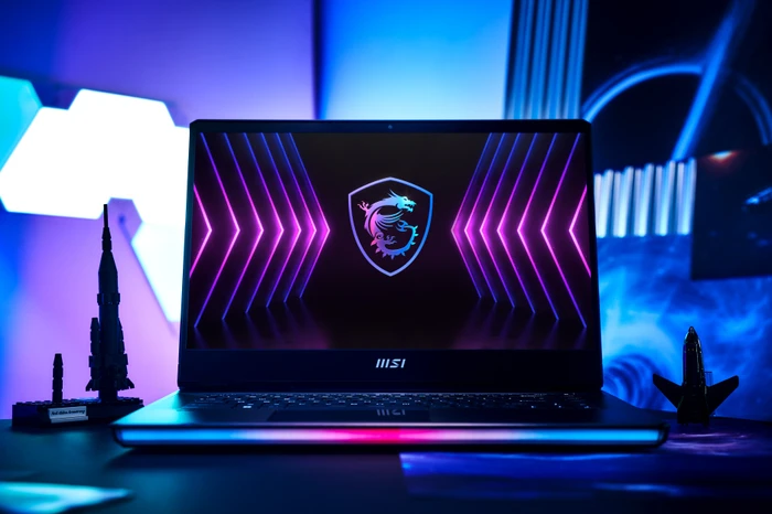 MSI GE77 HX 12UHS-012 Raider GE77 HX 12UHS-012, Core i9-12900HX, 64GB RAM, 2TB SSD, GeForce RTX 3080 Ti, DE