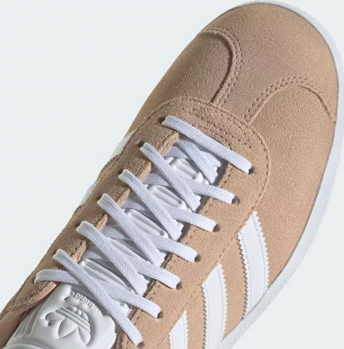 adidas Gazelle halo blush/cloud white/core black (Damen)