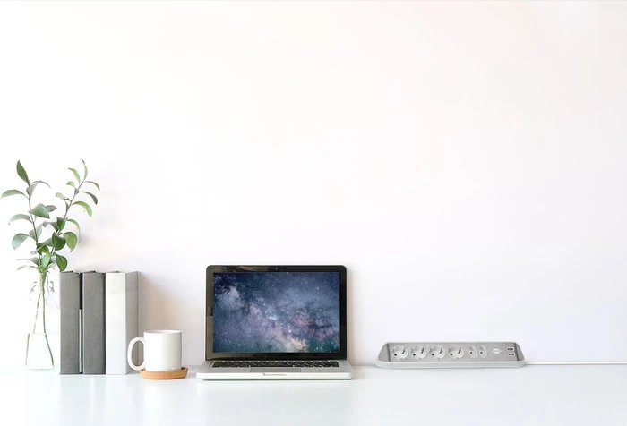 Brennenstuhl estilo Ecksteckdosenleiste, Tischsteckdose, 6-fach, 2x USB-A, 2m, silber/weiß