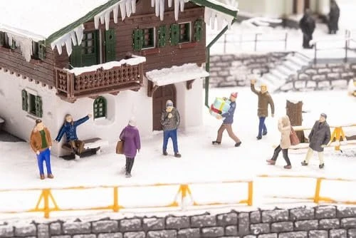 Faller Miniaturfiguren - Passanten im Winter H0