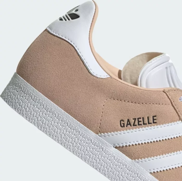 adidas Gazelle halo blush/cloud white/core black (Damen)